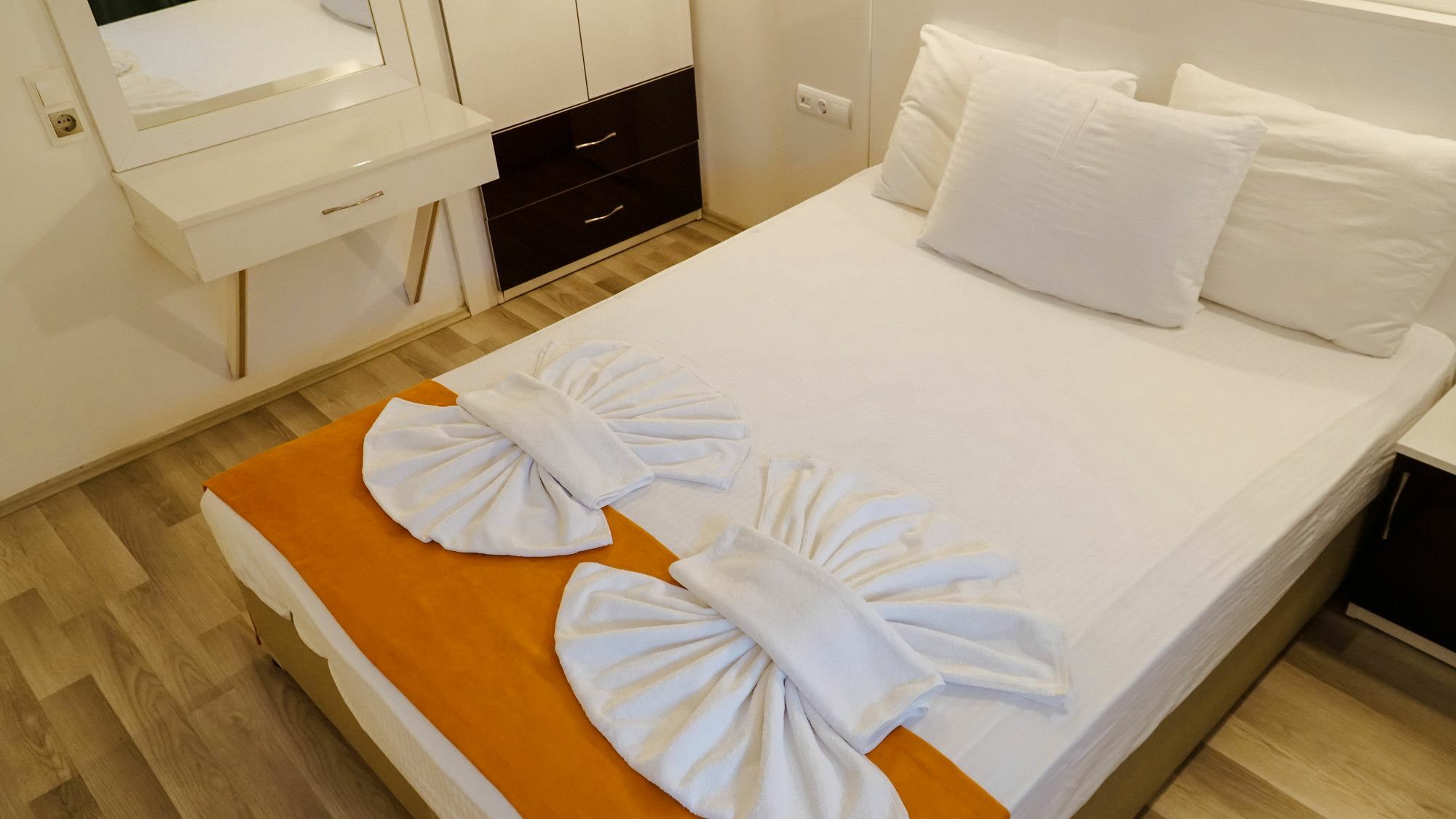 Lemon Garden Boutique Hotel 博兹布伦 外观 照片