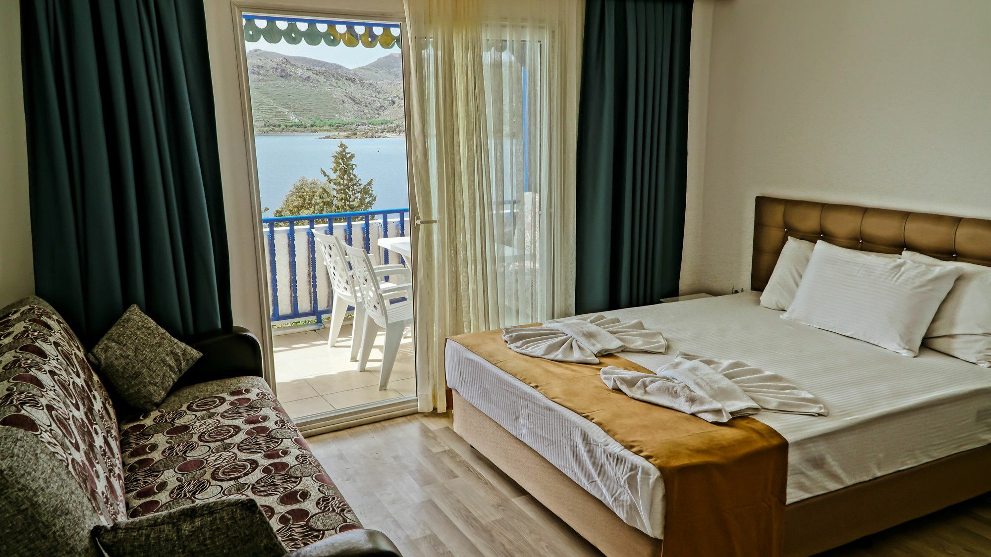 Lemon Garden Boutique Hotel 博兹布伦 外观 照片